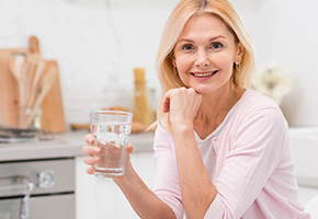 customer scheduling water-delivery subscription on a phone